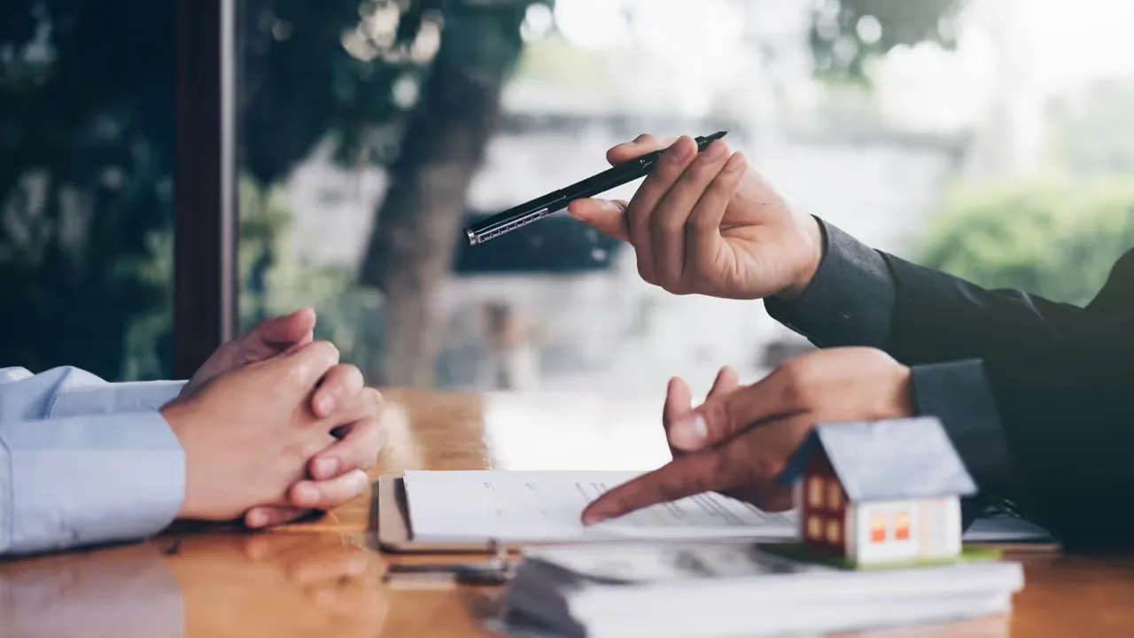 En dag i en mäklares liv